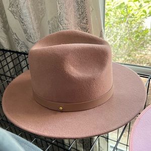 Lack of color hat pink Medium NWT
